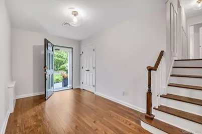 18 Pine Drive N, Roslyn, NY 11576 - Photo 2