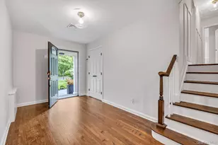 18 Pine Dr N, Roslyn, NY 11576 - Photo 2