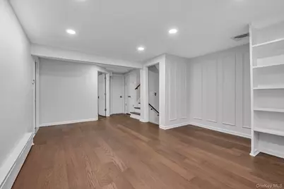18 Pine Drive N, Roslyn, NY 11576 - Photo 16
