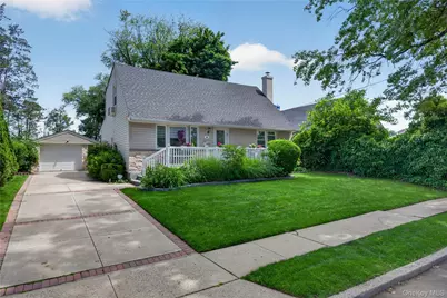 84 Wilson Boulevard, New Hyde Park, NY 11040 - Photo 2