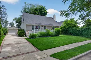 84 Wilson Blvd, New Hyde Park, NY 11040 - Photo 2