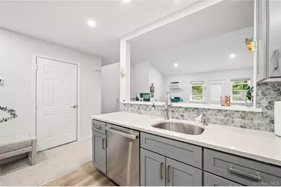 408 Cambridge Court, Glen Cove, NY 11542 - Photo 8