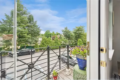 408 Cambridge Court, Glen Cove, NY 11542 - Photo 14