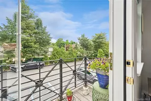 408 Cambridge Ct, Glen Cove, NY 11542 - Photo 14