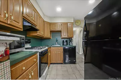 8458 Little Neck Parkway, Floral Park, NY 11001 - Photo 14