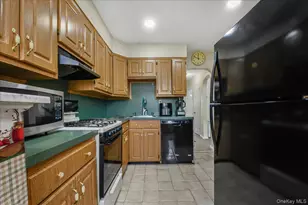 84-58 Little Neck Pkwy, Floral Park, NY 11001 - Photo 14