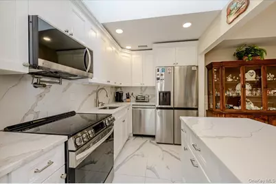 174 Southgate Crescent, Massapequa Park, NY 11762 - Photo 8