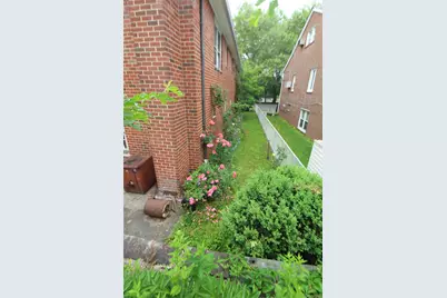 1039 Throggs Neck Expressway, Bronx, NY 10465 - Photo 10