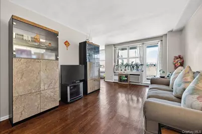 142-05 Roosevelt Avenue #7, Flushing, NY 11354 - Photo 4