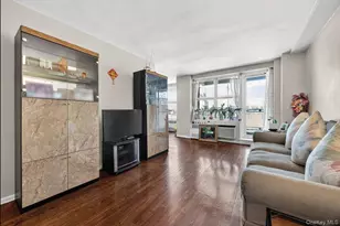 142-05 Roosevelt Ave, Flushing, NY 11354 - Photo 4