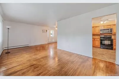 34 Stewart Street, Bay Shore, NY 11706 - Photo 10