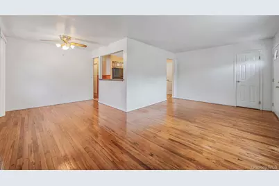 34 Stewart Street, Bay Shore, NY 11706 - Photo 8
