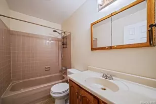 34 Stewart St, Bay Shore, NY 11706 - Photo 20