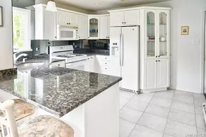18 Bailey Avenue, Babylon, NY 11702 - Photo 6