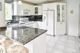 18 Bailey Ave, Babylon, NY 11702 - Photo 6