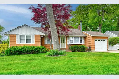18 Bailey Avenue, Babylon, NY 11702 - Photo 2