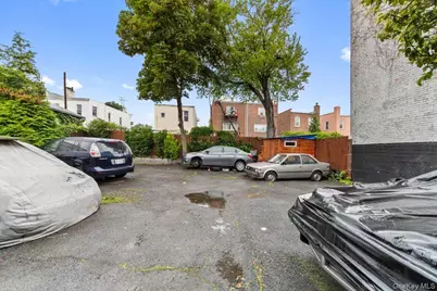 2323 Powell Avenue, Bronx, NY 10462 - Photo 30