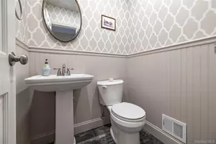 6 Blenheim Ct, Rockville Centre, NY 11570 - Photo 14