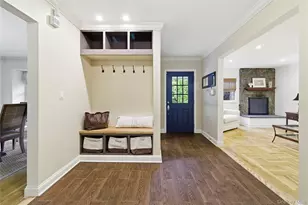 6 Blenheim Ct, Rockville Centre, NY 11570 - Photo 6