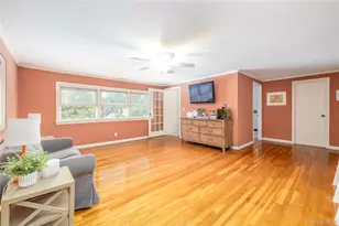 6 Blenheim Ct, Rockville Centre, NY 11570 - Photo 20