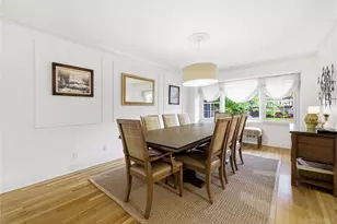 6 Blenheim Ct, Rockville Centre, NY 11570 - Photo 8