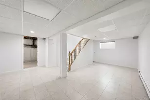 7 New Jersey Ct, Dix Hills, NY 11746 - Photo 38