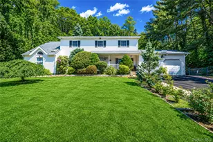 7 New Jersey Ct, Dix Hills, NY 11746 - Photo 2