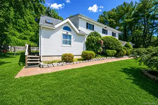 7 New Jersey Ct, Dix Hills, NY 11746 - Photo 4
