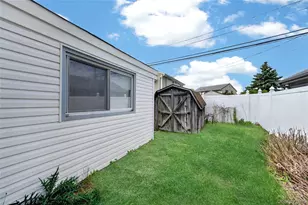2 Dawn Ln, Hicksville, NY 11801 - Photo 30