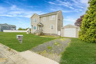 374 Rider Ave, Patchogue, NY 11772 - Photo 2