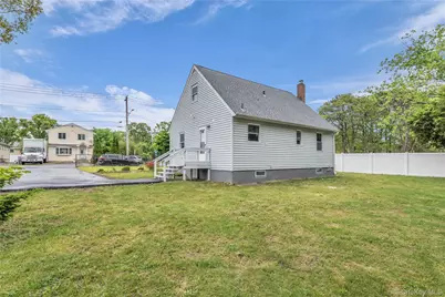 466 44th Street, Copiague, NY 11726 - Photo 18