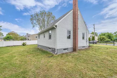 466 44th Street, Copiague, NY 11726 - Photo 20