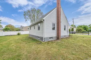 466 44th St, Copiague, NY 11726 - Photo 20