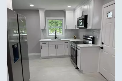 466 44th Street, Copiague, NY 11726 - Photo 4