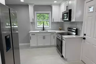 466 44th St, Copiague, NY 11726 - Photo 4