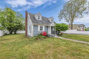 466 44th St, Copiague, NY 11726 - Photo 2