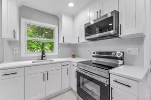 466 44th St, Copiague, NY 11726 - Photo 6
