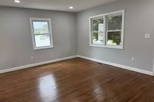 466 44th St, Copiague, NY 11726 - Photo 8