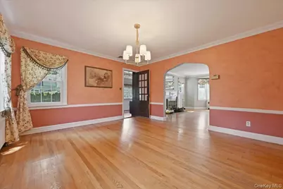 225 Crocus Avenue, Floral Park, NY 11001 - Photo 10