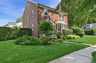 225 Crocus Ave, Floral Park, NY 11001 - Photo 2