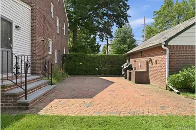 225 Crocus Avenue, Floral Park, NY 11001 - Photo 34