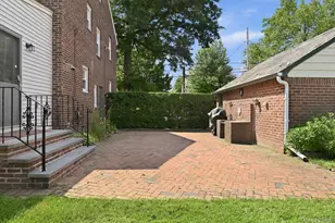 225 Crocus Ave, Floral Park, NY 11001 - Photo 34