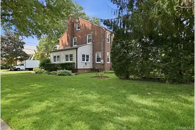 225 Crocus Avenue, Floral Park, NY 11001 - Photo 38