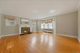 225 Crocus Ave, Floral Park, NY 11001 - Photo 4