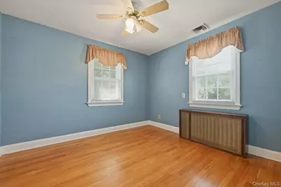 225 Crocus Avenue, Floral Park, NY 11001 - Photo 20