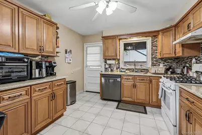 583 Bellevue Avenue N #1, Yonkers, NY 10703 - Photo 8