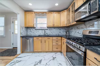 191 Raff Avenue, Mineola, NY 11501 - Photo 14