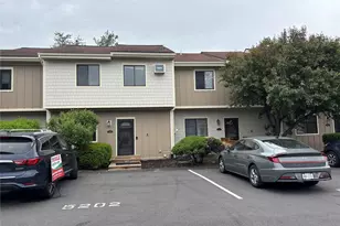 5202 Chelsea Cove N, Hopewell Junction, NY 12533 - Photo 2