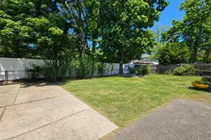 23 Robbins Ave, Islip, NY 11751 - Photo 16