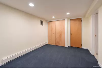 26209 E Williston Avenue, Floral Park, NY 11001 - Photo 20